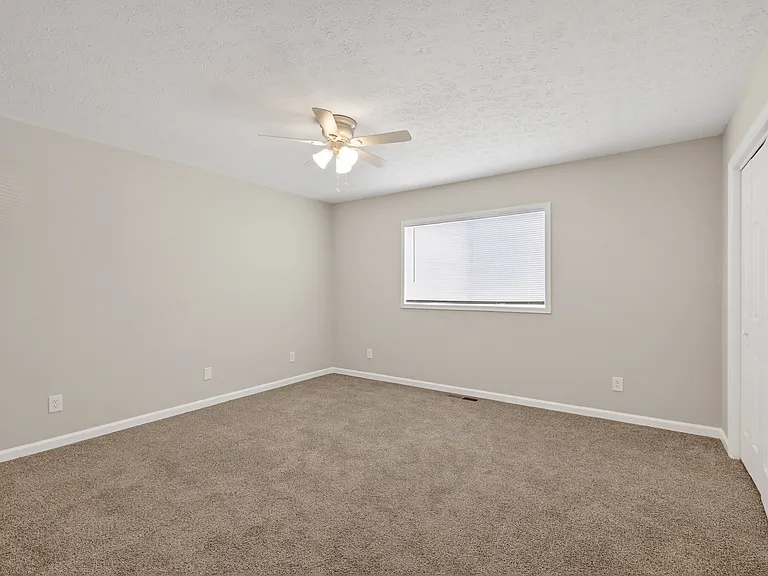601 E Grundy St #B — Photo 27
