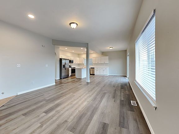 5th image of 11427 183rd St E