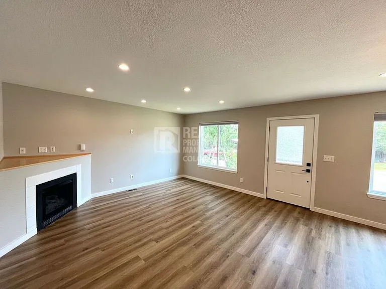 1304 Race St — Photo 4