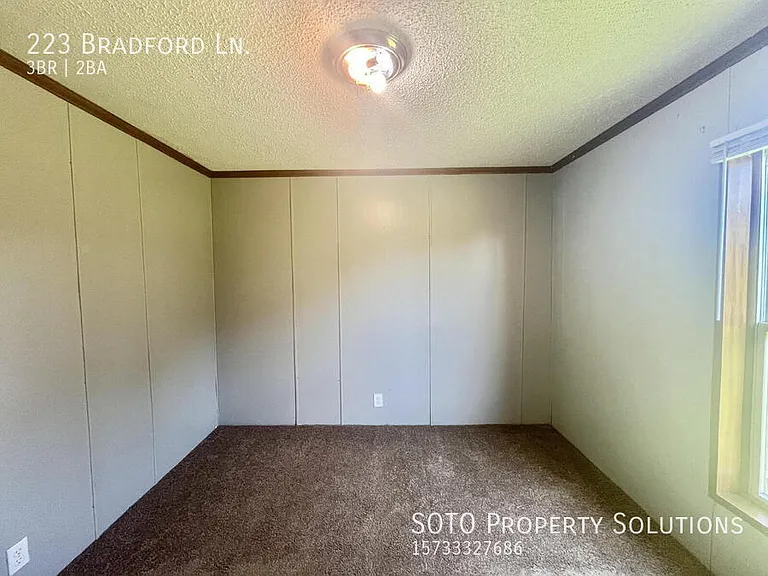 223 Bradford Ln — Photo 45