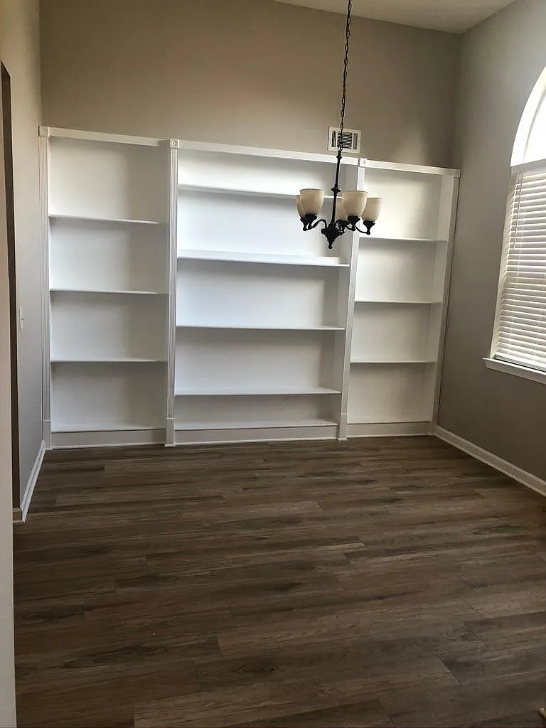 3 bed, 1908 sqft, $2,300 — Photo 4