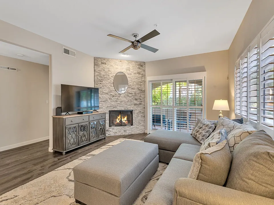 8653 E Royal Palm Rd #1008