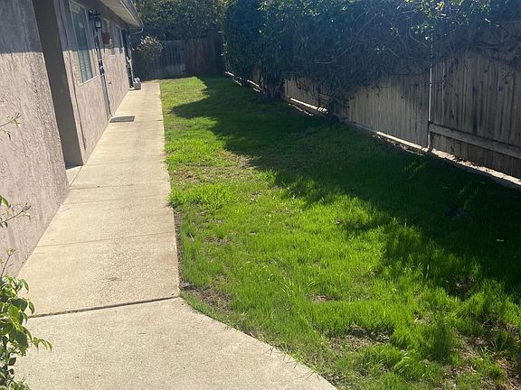 Common walk way to unit