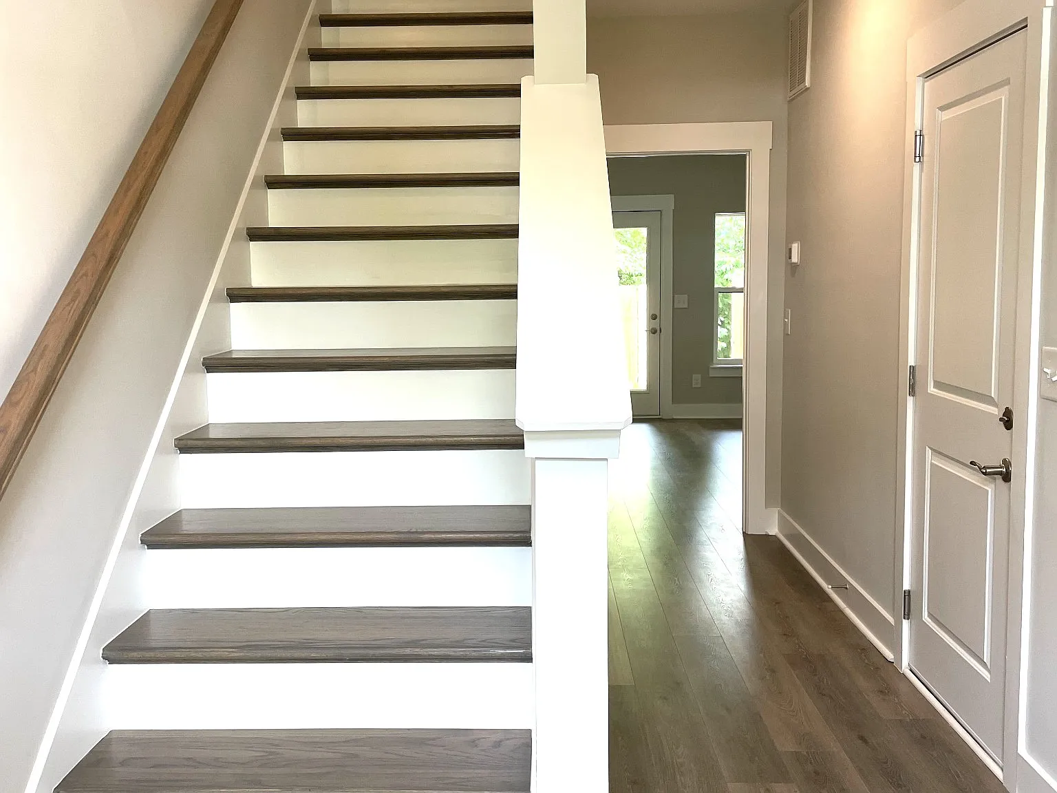 3 bed, 3.5 bath, 1983 sqft, $3,200 — Photo 3