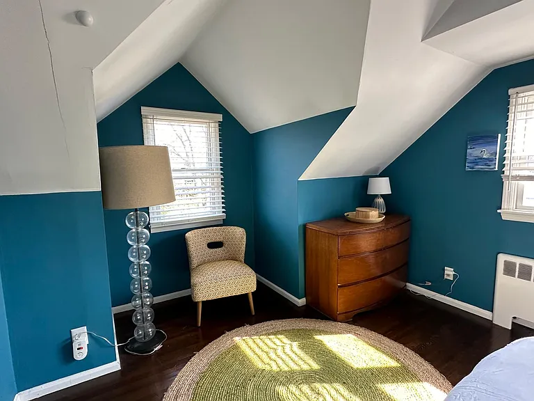 2nd Floor Queen Bedroom
