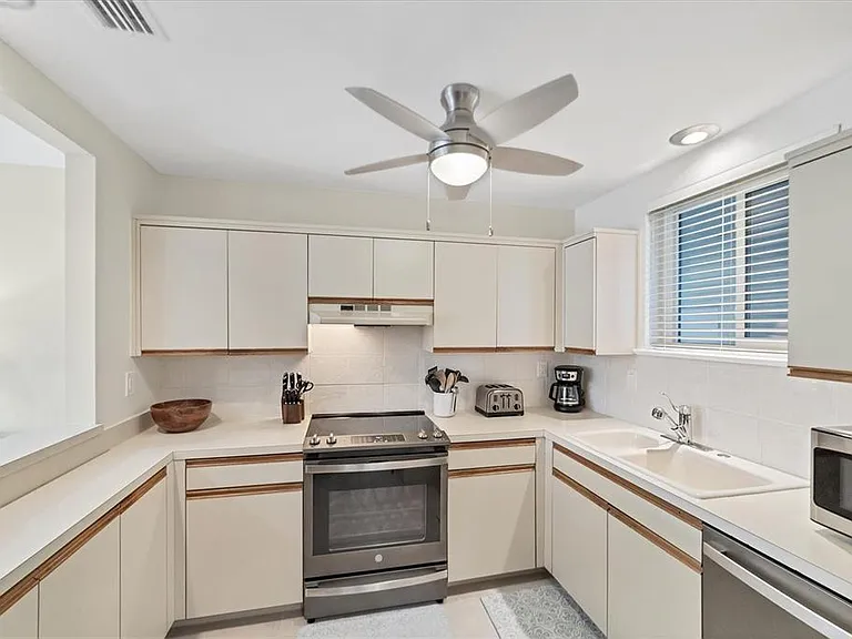 500 S Washington Dr #18B — Photo 5