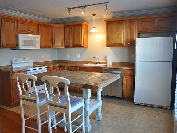 Kitchen with island