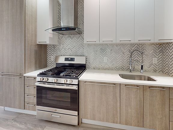4th image of 2222 Ocean Ave #3G