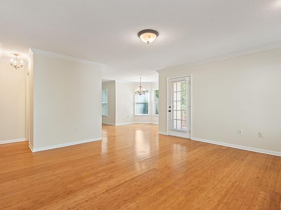 4th image of 8237 Elm Hill Cir