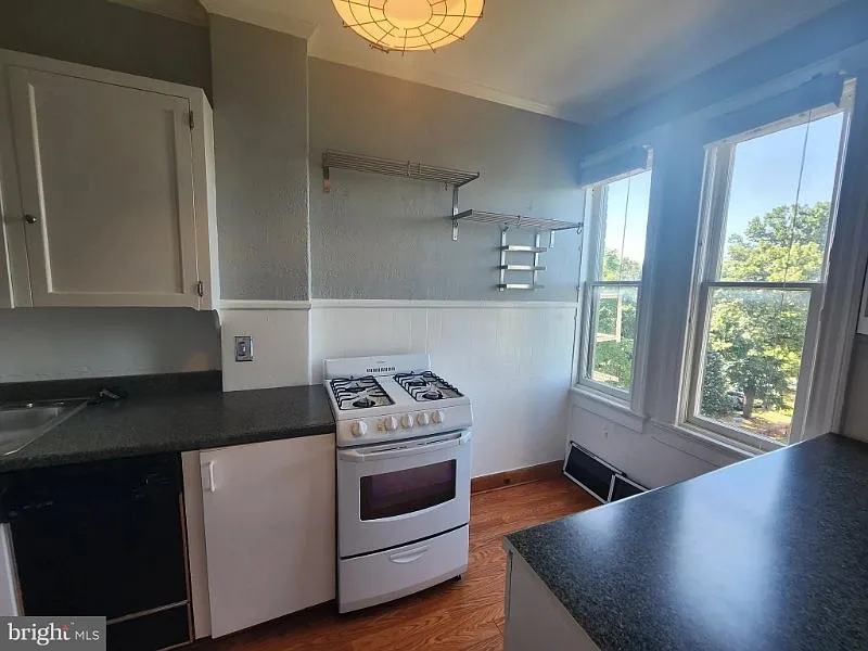 418 A St SE #4