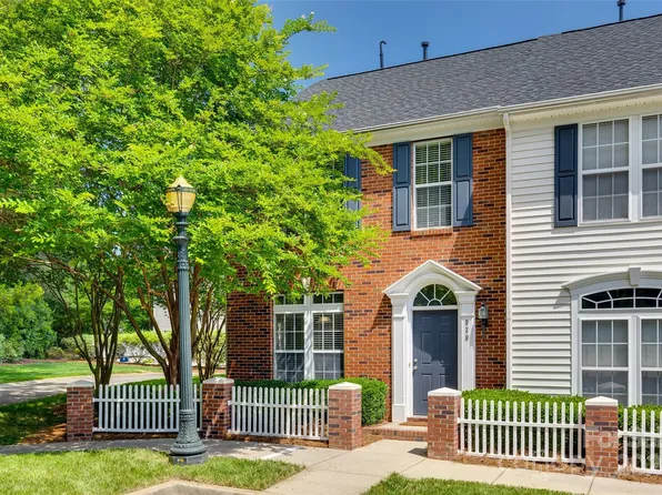 929 Coolsprings Ln, Rock Hill, SC 29730