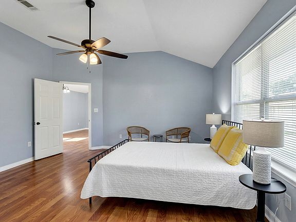 2nd image of 637 23rd St #B