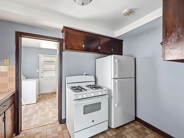 988 Glenside Ave — Photo 8