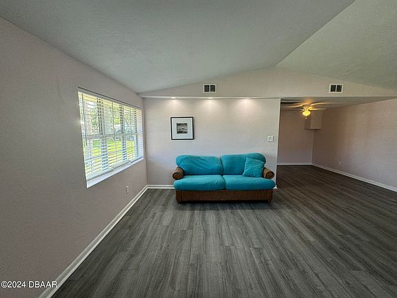 3rd image of 10 E Bayshore Dr