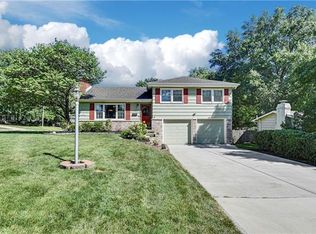 7701 Howe Dr, Prairie Village, KS 66208