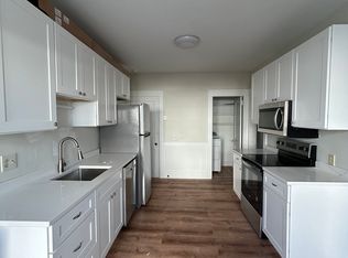 30 Middleton Ave APT 2, Newport, RI 02840