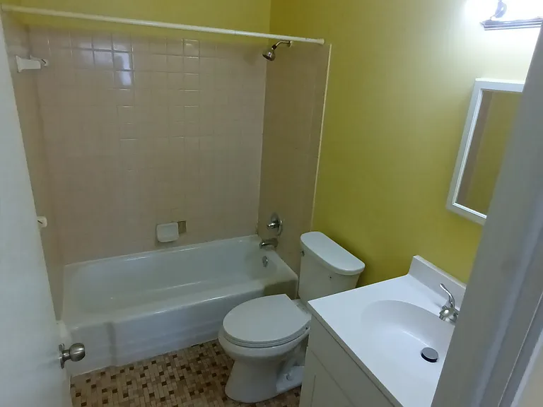 5940 E River Rd #11 — Photo 2