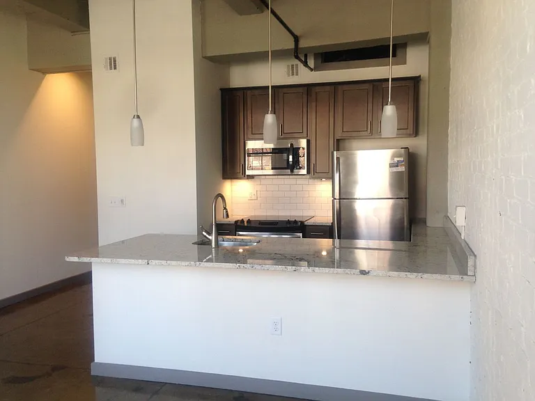 River Lofts West — Photo 16