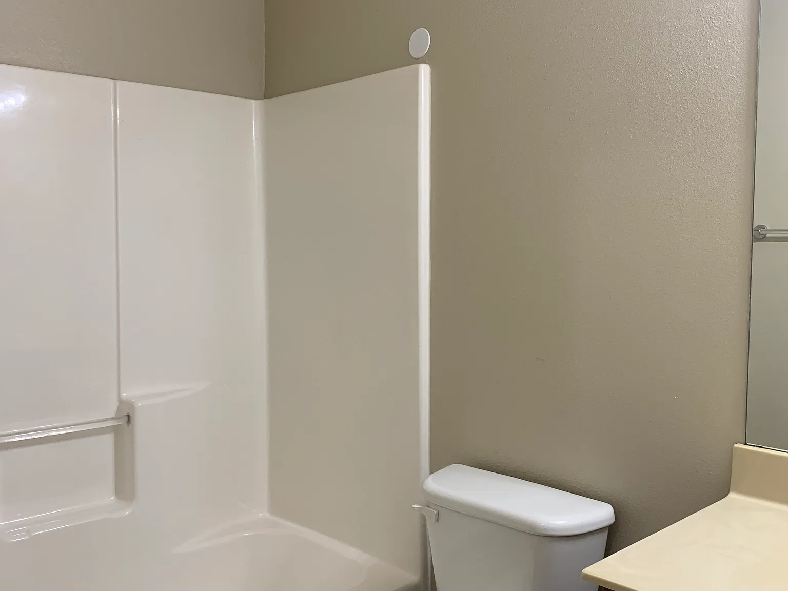 2 bed, 1200 sqft, $1,300 — Photo 2