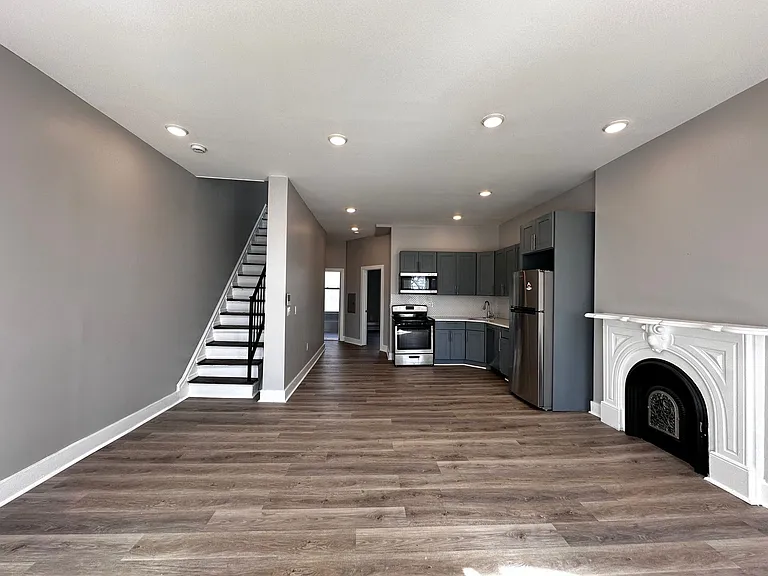 372 Forrest St #2E — Photo 3