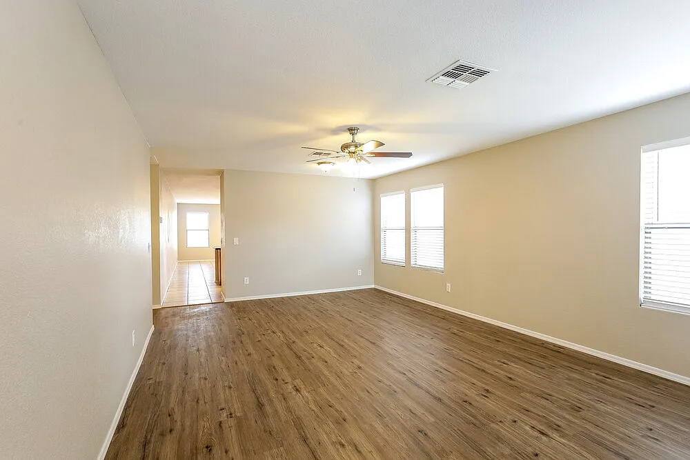 3 bed, 2.0 bath, 1548 sqft, $2,030 — Photo 4