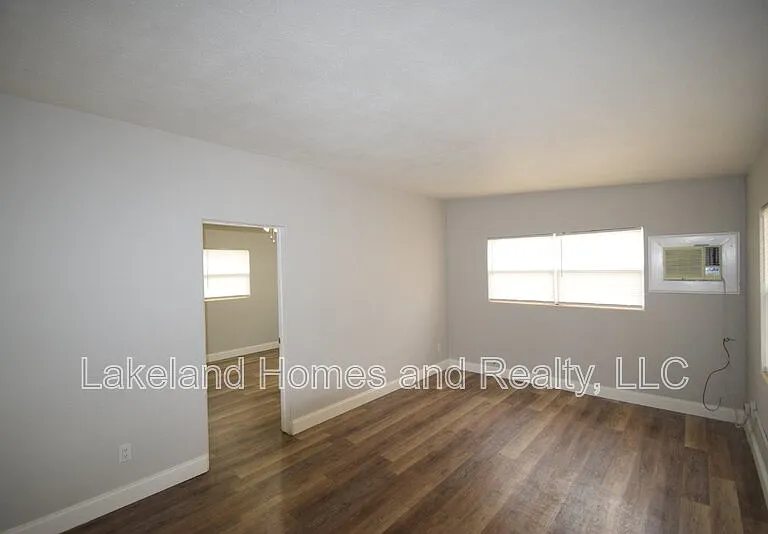 730 26th St NW — Photo 11