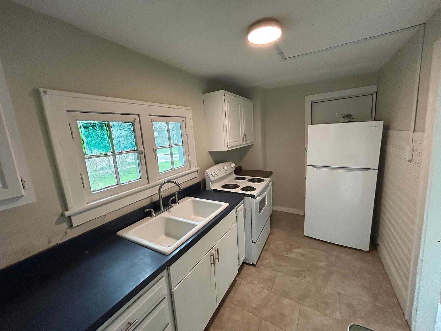 3 bed, 1400 sqft, $1,300 — Photo 2