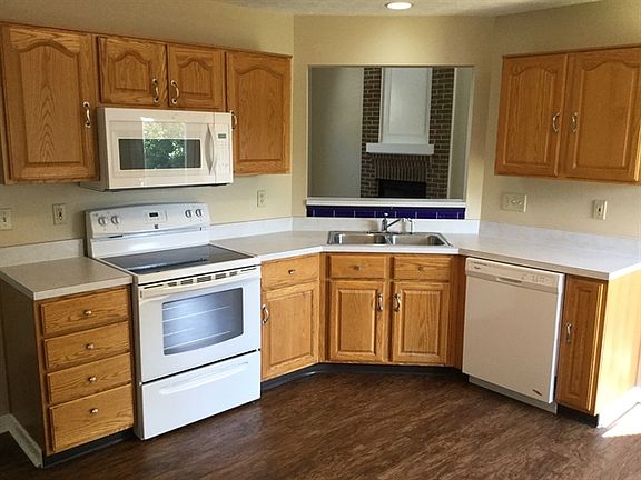 4th image of 133 Clayburn Dr