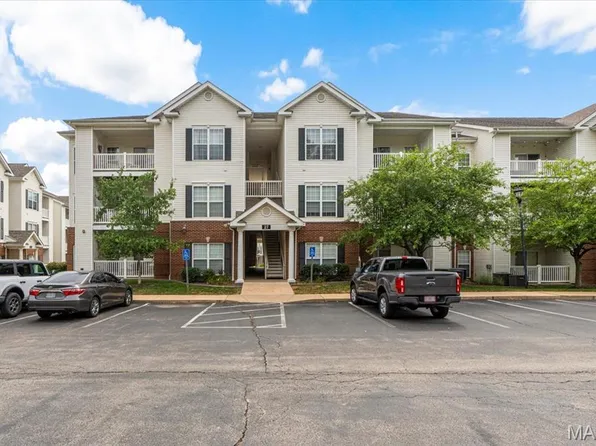 27 Kassebaum Ln APT 302, Saint Louis, MO 63129
