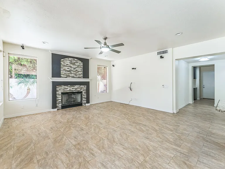 1111 W Washington Ave — Photo 18