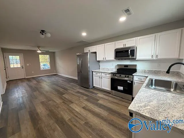 2 bed, 2.0 bath, 900 sqft, $2,200 — Photo 4