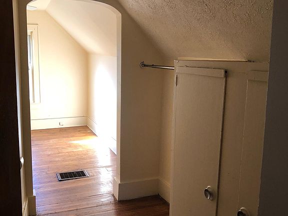 3rd image of 36 Orlando St