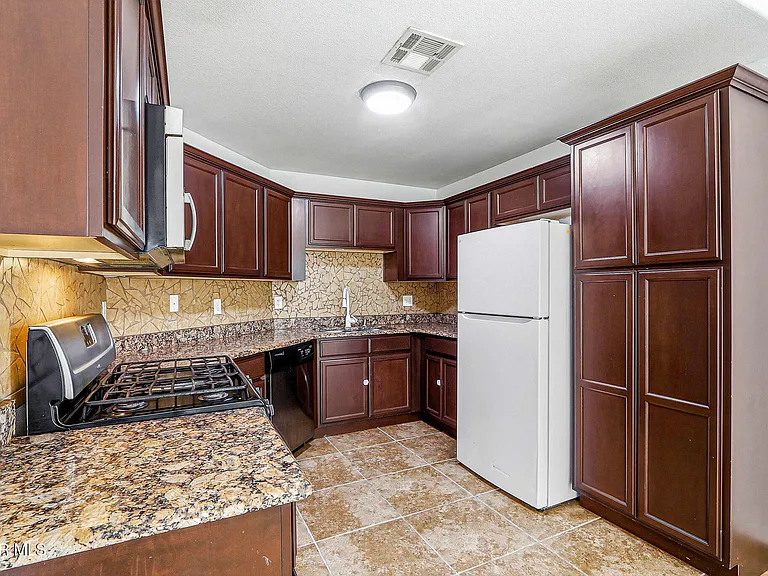 14214 Silver Point Ave — Photo 9