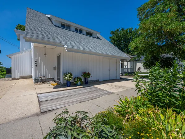 1002 Lake Blvd, Saint Joseph, MI 49085