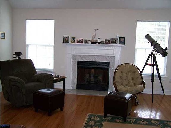 Family Room w/Fireplace