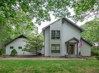 6 Woodcrest Dr, East Hampton, NY 11937