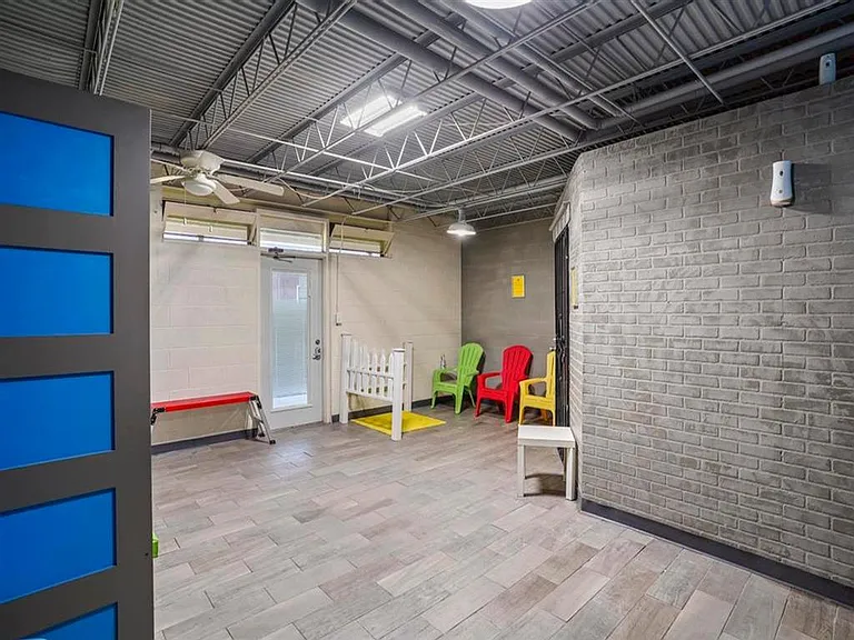 Dog washing room entrance at Kearney Apartment Homes.