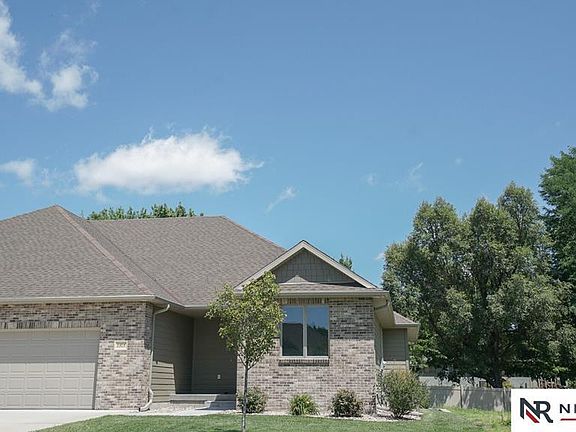2nd image of 1915 Bentley Cir