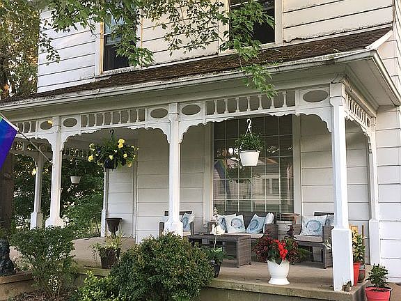 2nd image of 706 Poplar St