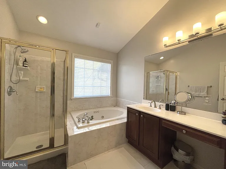 102 Lounsbury Pl — Photo 11