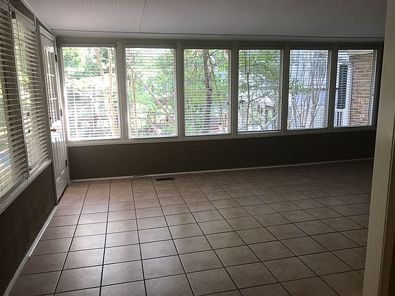 5th image of 4704 Emerald Bay Dr