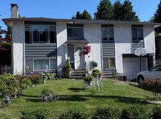 15847 Russell Ave, White Rock, BC V4B2S5