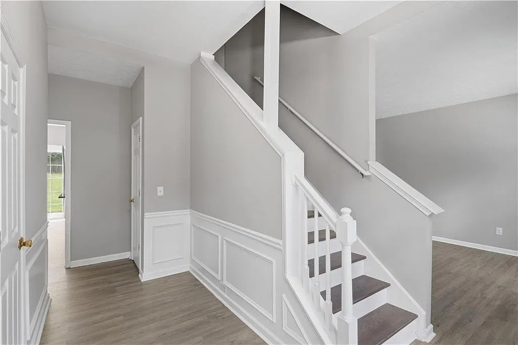 4 bed, 2.5 bath, 2504 sqft, $2,950 — Photo 4