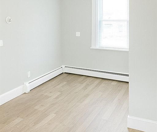 3rd image of 220 Dorchester St