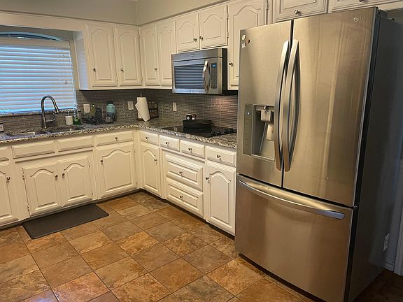 4th image of 2105 Oak Bluff Dr