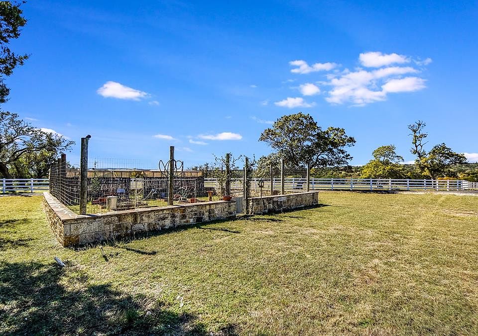 595 Bluff Creek Rd, Center Point, TX 78010 Zillow