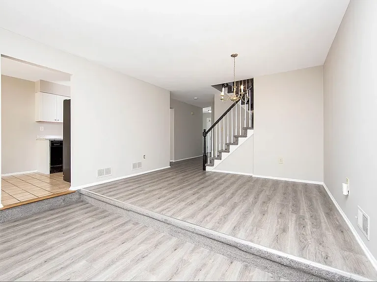 58 Danielle Ct — Photo 5