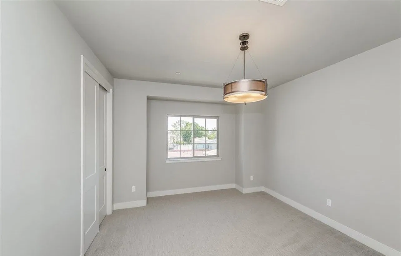 3 bed, 3.5 bath, 1500 sqft, $4,350 — Photo 3