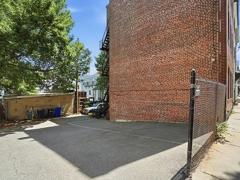 142-146 Everett St #2 — Photo 17
