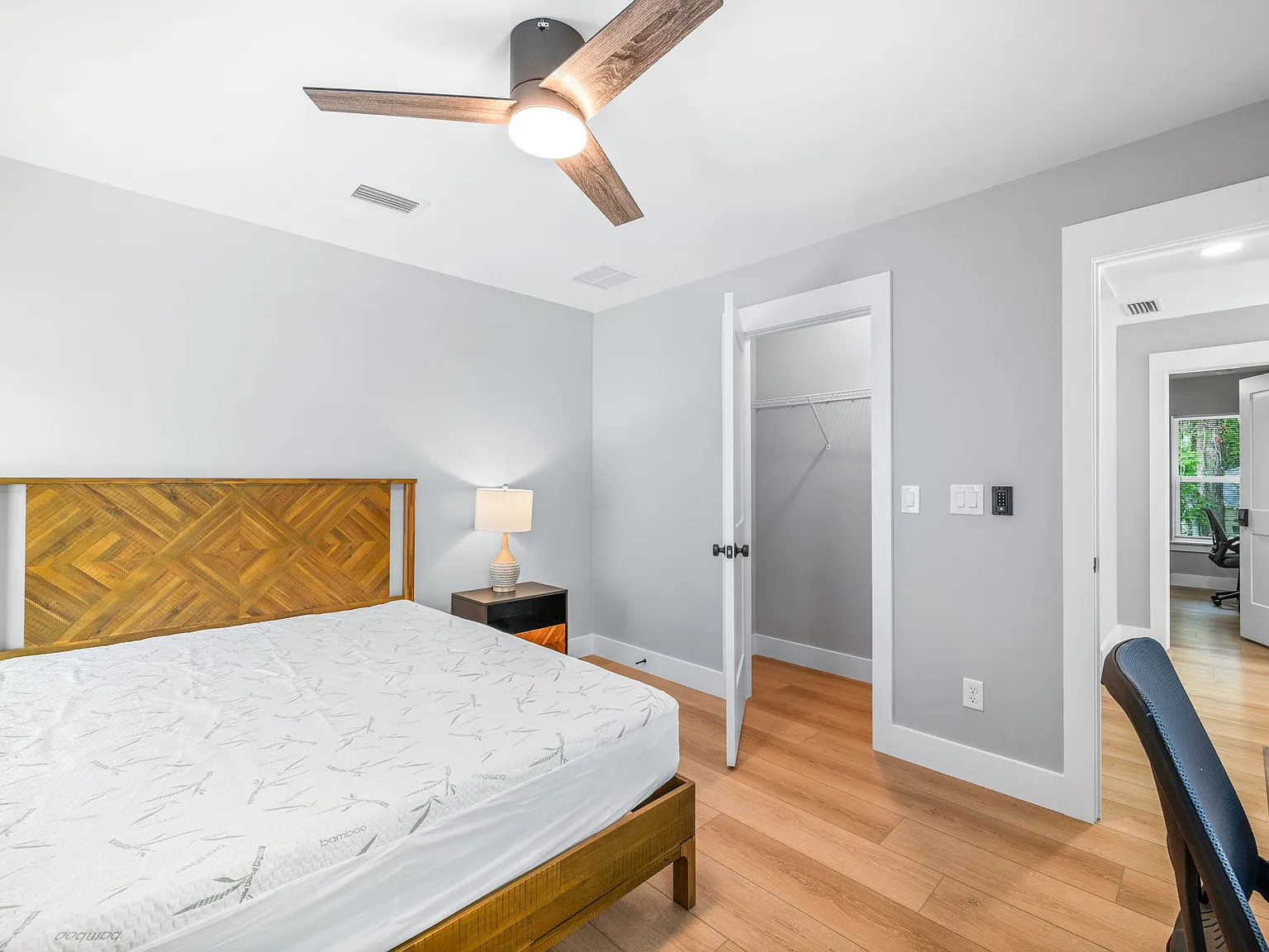 1 bed, 2400 sqft, $1,095 — Photo 4